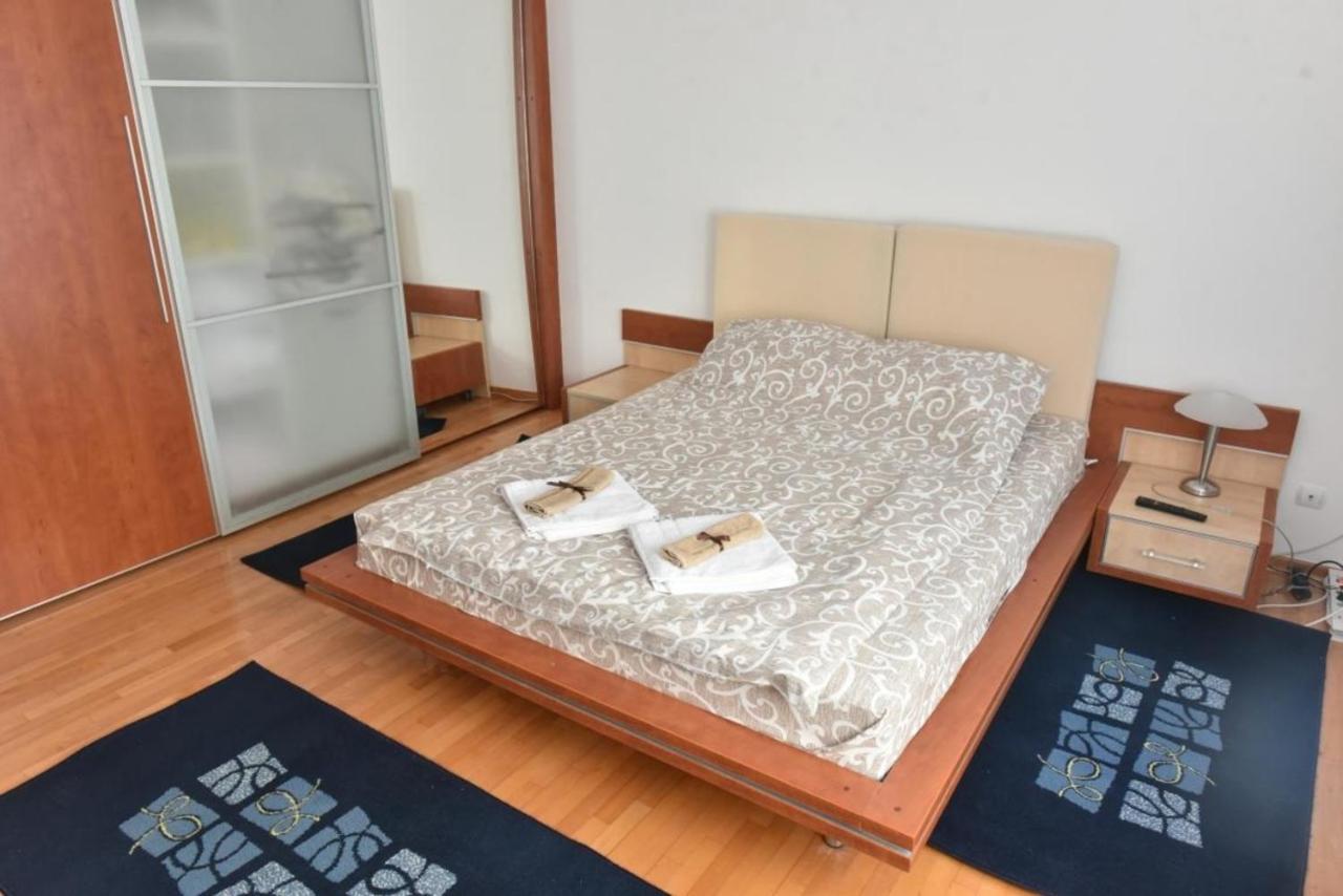 Promenada Apartmani Kruševac Esterno foto