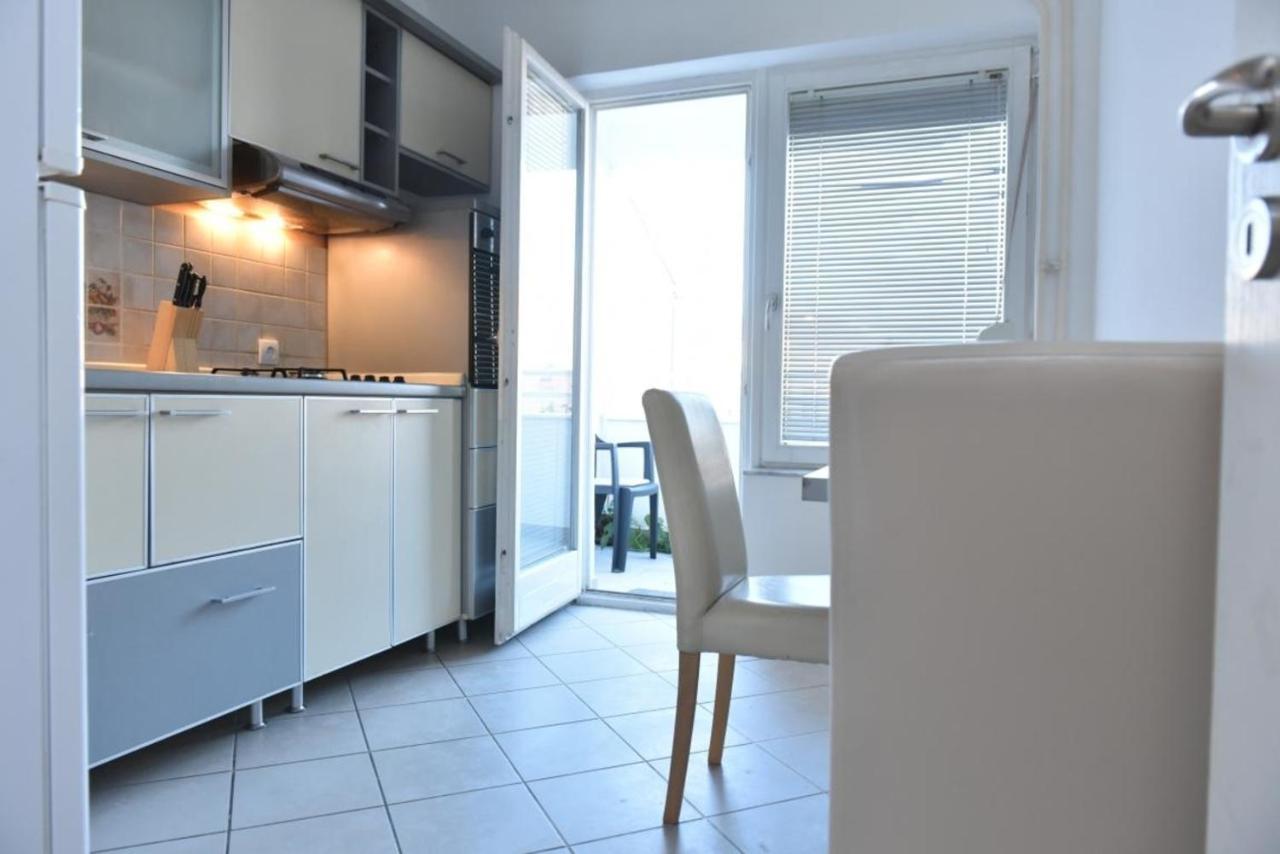 Promenada Apartmani Kruševac Esterno foto