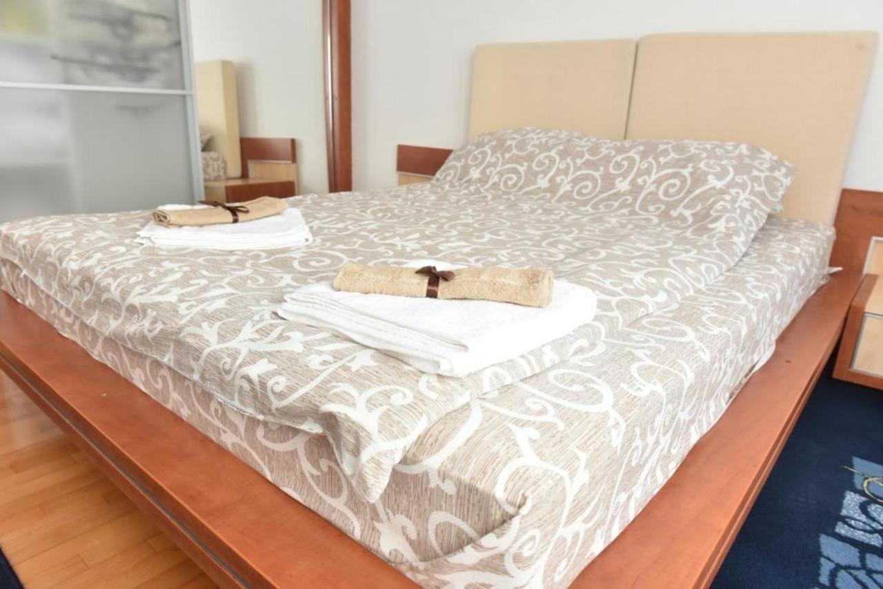 Promenada Apartmani Kruševac Esterno foto