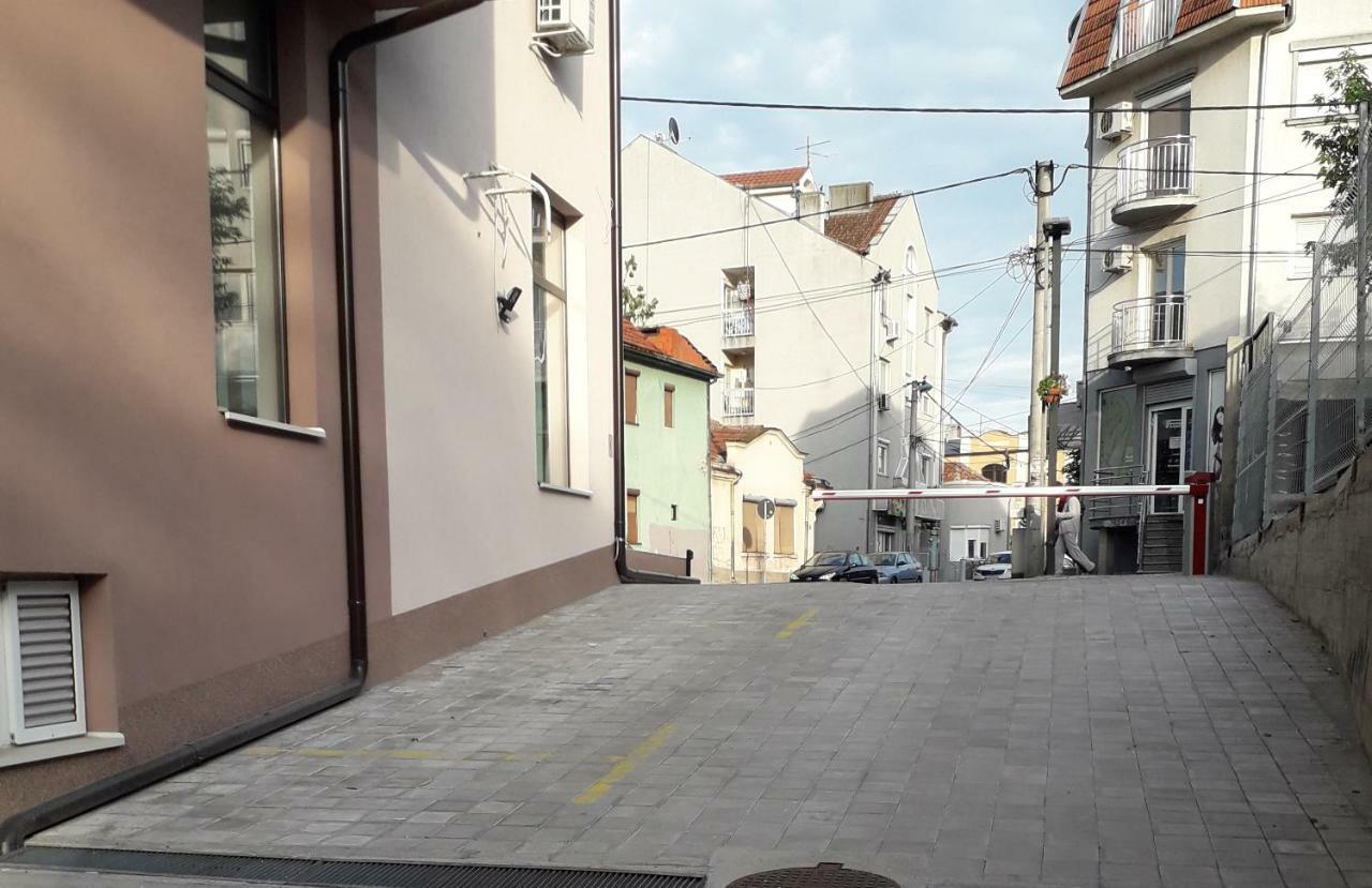 Promenada Apartmani Kruševac Esterno foto